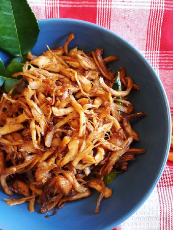 Bagaimana Membuat Ayam Suwir Pedas Manis Anti Gagal