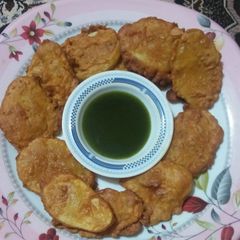 Potato pakora A picture of Potato pakora.