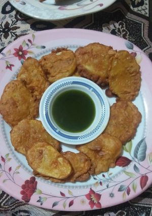 A picture of Potato pakora.