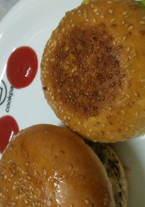 A picture of Homemade brgr with vegetable kabab.
