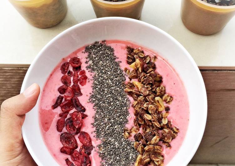 Strawberry Smothies bowl