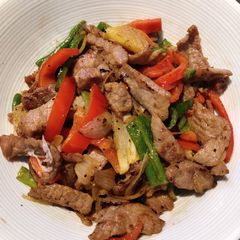 A picture of Beef Slices with Peppers.