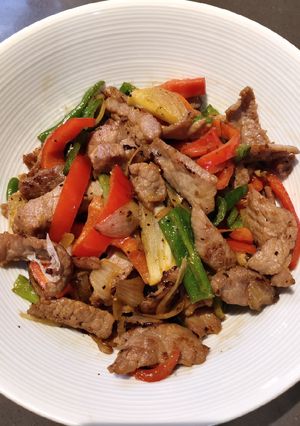 A picture of Beef Slices with Peppers.