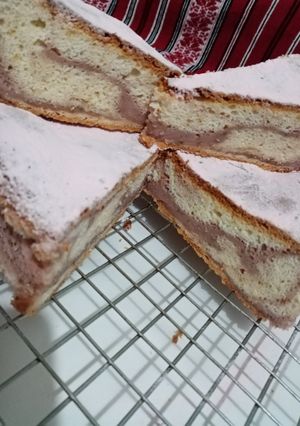 O poză a rețetei Chec din albușuri cu sos de capşuni.