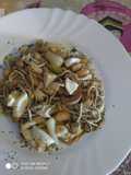 Gulas con ajos tiernos y champiñón