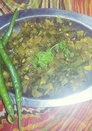 कांदा गुळ चटणी (kanda gul chutney recipe in marathi) रेसिपी चे मुख्य फोटो 