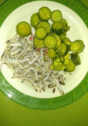 Una foto de Mini pescados secos con zuquinis