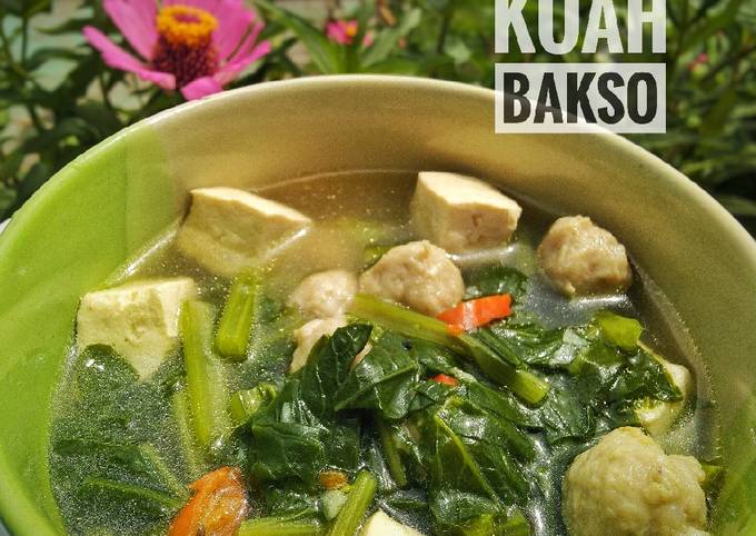 Bagaimana Menyiapkan Sawi kuah bakso yang Menggugah Selera