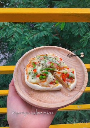 Hình của món Pizza mini cá hồi măng tây cho bé 1Y hoặc ăn thô tốt.