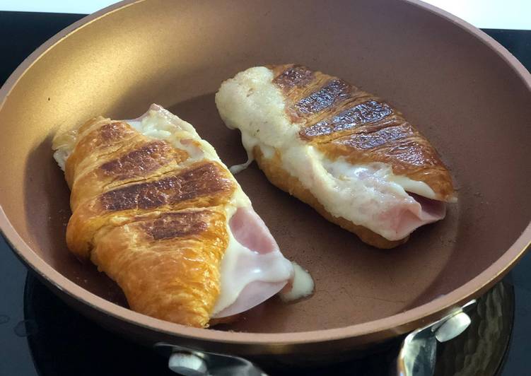 Croissant de jamón y queso