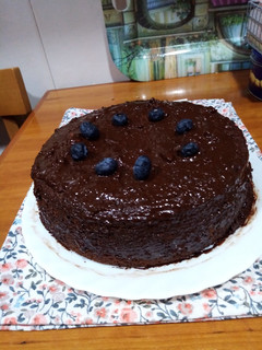 Una foto de Bizcocho de naranja con cobertura de chocolate