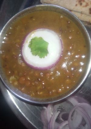 A picture of Masoor Dal curry.