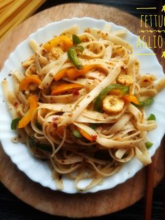 फेटुचिनी आलियो ई ओलियो - क्विक डिनर रेसिपी रेसिपी मुख्य फोटो