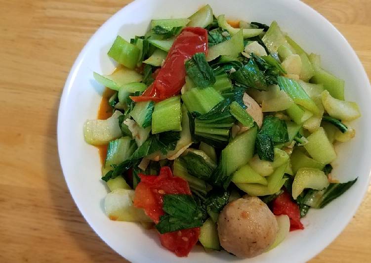 Simple Way to Prepare Homemade Sautéd baby bok choy with tomatoes