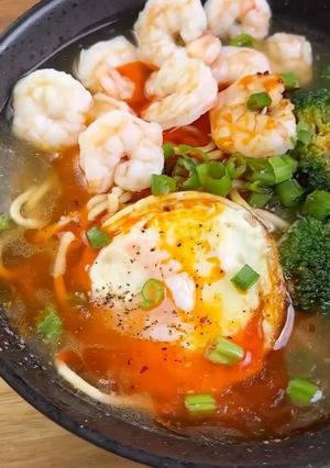 A picture of Broccoli & Shrimp Noodle Soup.