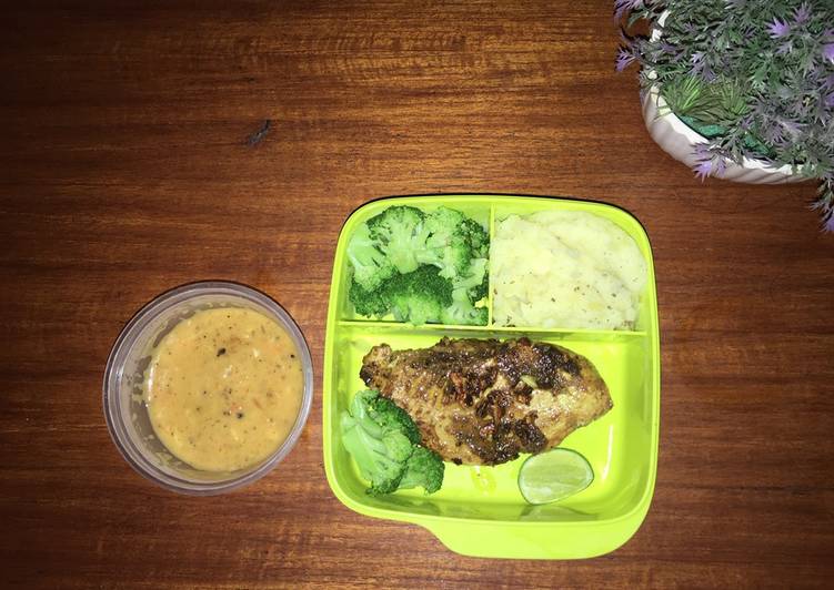 Chicken tandoori steak lunch box (with garlic sauce)