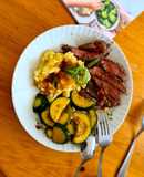 Steak. Bò bít tết sốt pikant