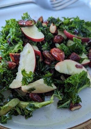 A picture of Kale, apple and almonds.