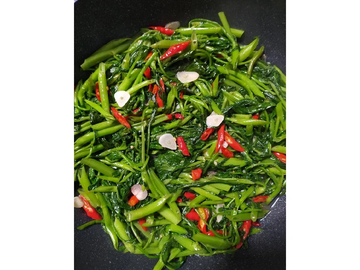 Cara Gampang Menyiapkan Resep Tumis kangkung saus tiram yang Bikin Ngiler Anti Ribet, Menggugah Selera