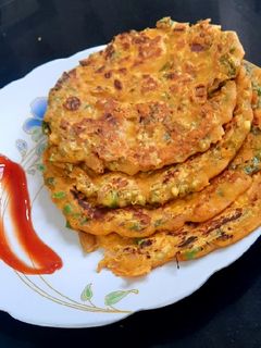 बेसन चीला (Besan cheela recipe in Hindi) रेसिपी मुख्य फोटो