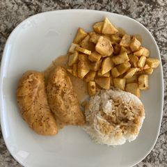 A picture of Creamy wine chicken.