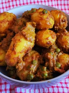 নিরামিষ আলুরদম (niramish aloor dum recipe in Bengali) রেসিপির প্রধান ছবি