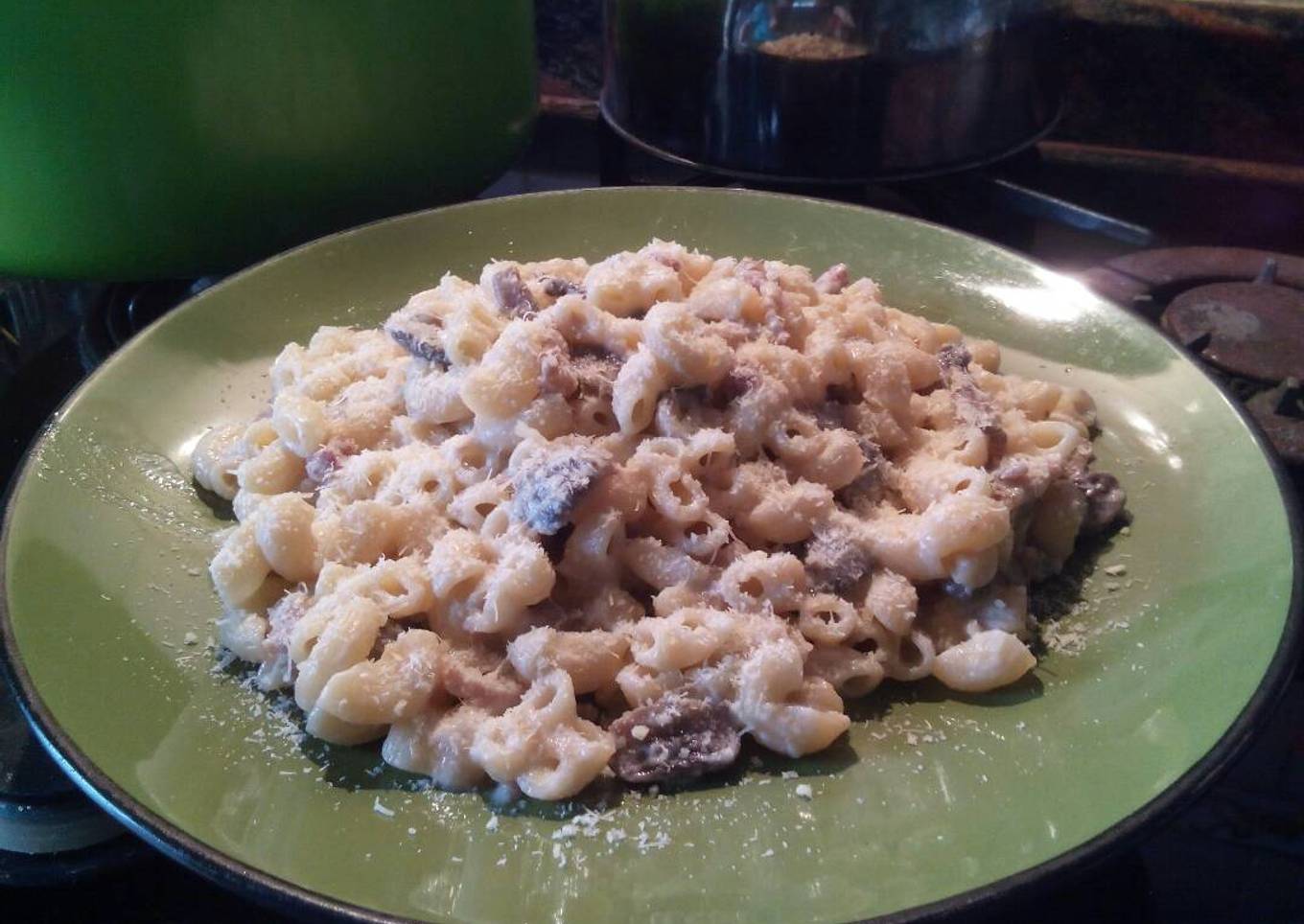 Pasta carbonara con champiñones
