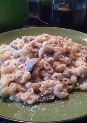 Una foto de Pasta carbonara con champiñones