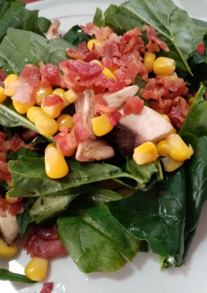Una foto de Ensalada de espinaca con tocino agridulce