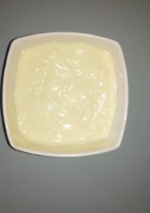 A picture of Home made mayonaise.