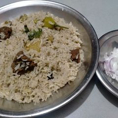 A picture of Beef pulao.