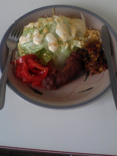 A picture of Green salad with wors and veggies.