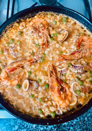 Una foto de Paella marinera