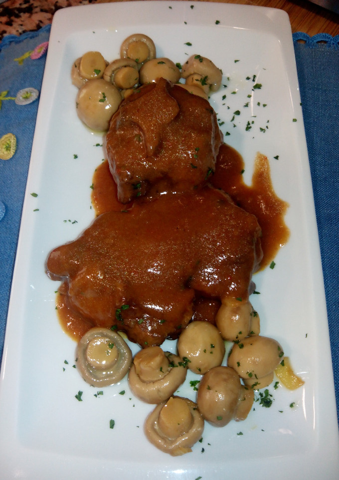 Una foto de Rabo De Ternera Estofado Al Vino de Oporto