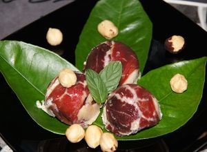 Una foto de Bombones de Jamón Ibérico de Bellota