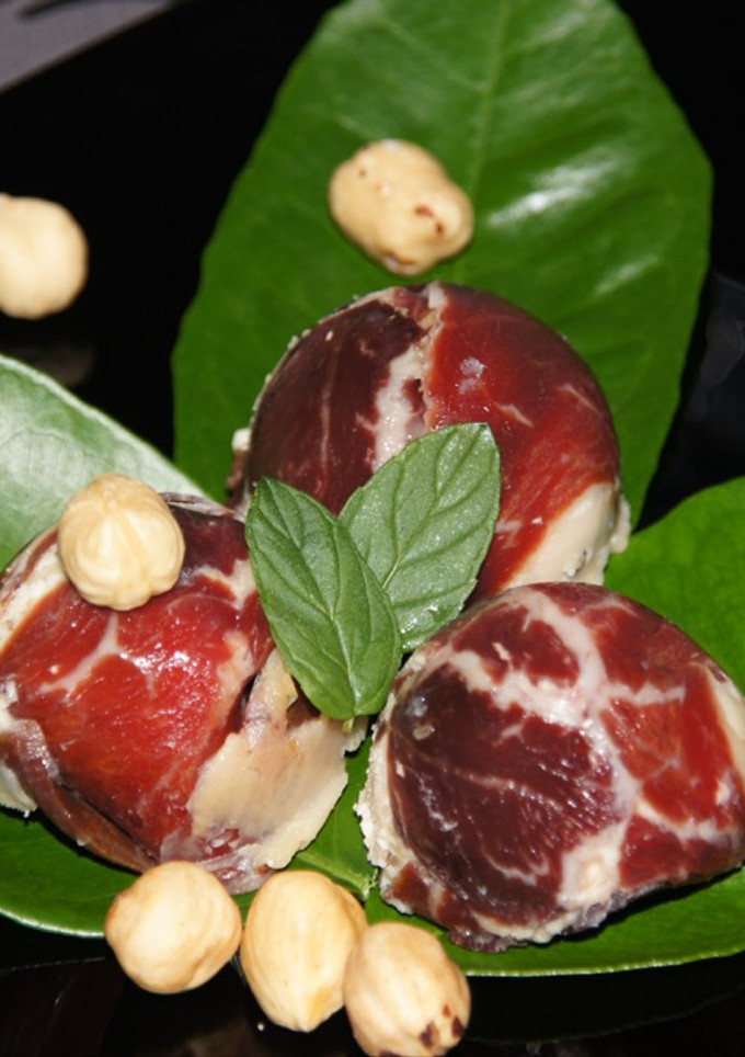 Una foto de Bombones de Jamón Ibérico de Bellota