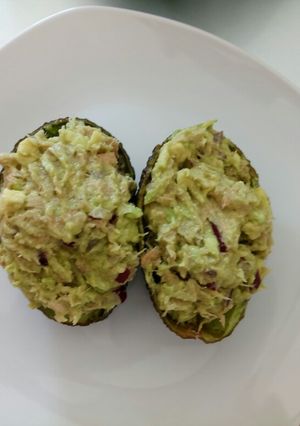 A picture of Tuna and avocado.