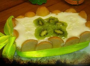Una foto de Tarta carlota(charlota) de limón y leche condensada