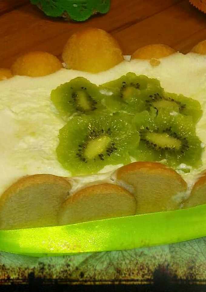 Una foto de Tarta carlota(charlota) de limón y leche condensada
