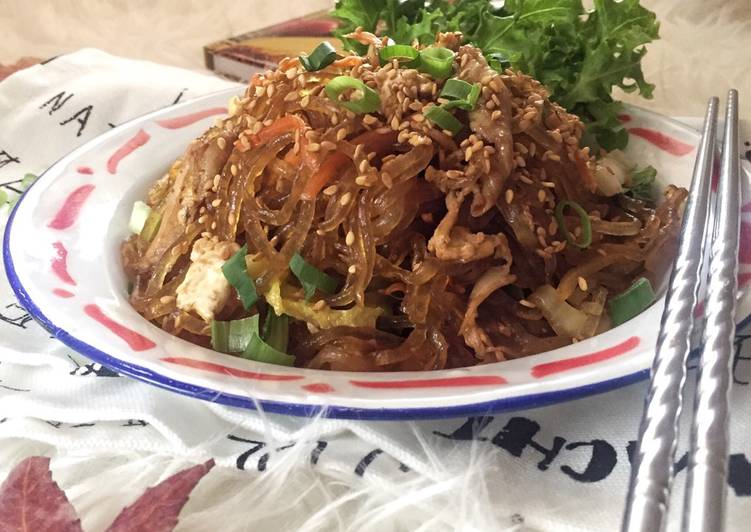 Japchae 잡채 (Stir fried glass noodles)