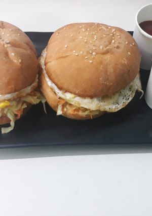 A picture of Coleslaw and egg burger.