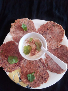 ફરાળી થેપલા (Farali Thepla Recipe In Gujarati) રેસીપી મુખ્ય ફોટો