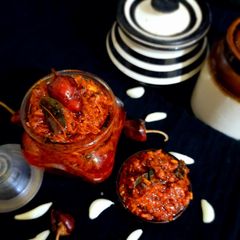 A picture of Grated raw mango pickle.