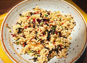 Hình của món Óc đậu xào rong biển và ớt Hàn.