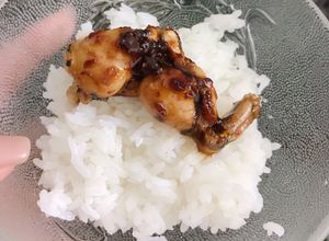 Hình của món Ếch chiên bơ mắm tỏi.