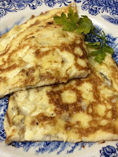 Una foto de Tortilla francesa de queso azul y nueces