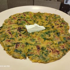 A picture of Methi paratha.