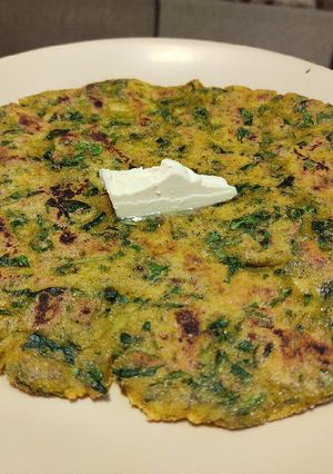 A picture of Methi paratha.