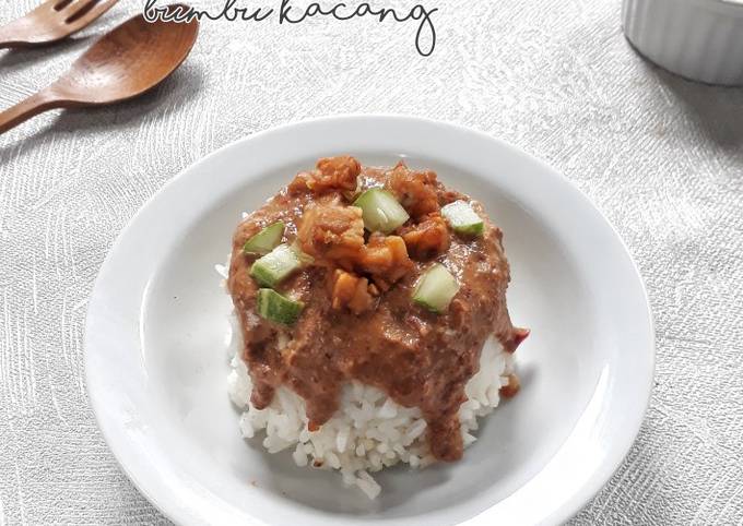 Standar Cara praktis membuat Nasi Siram Bumbu Kacang yang sedap