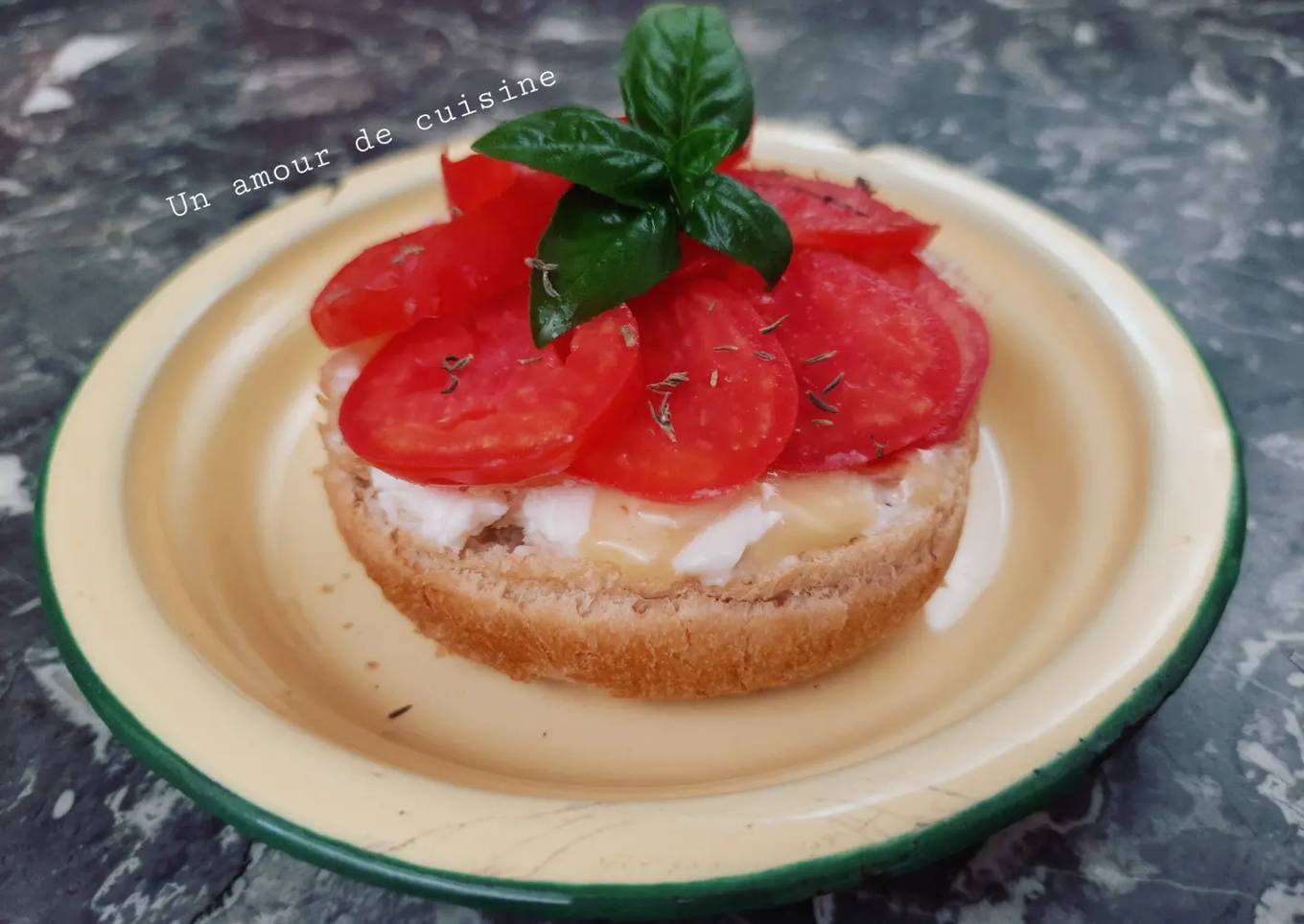 Sandwich tomate fromage 🍅🧀🌱